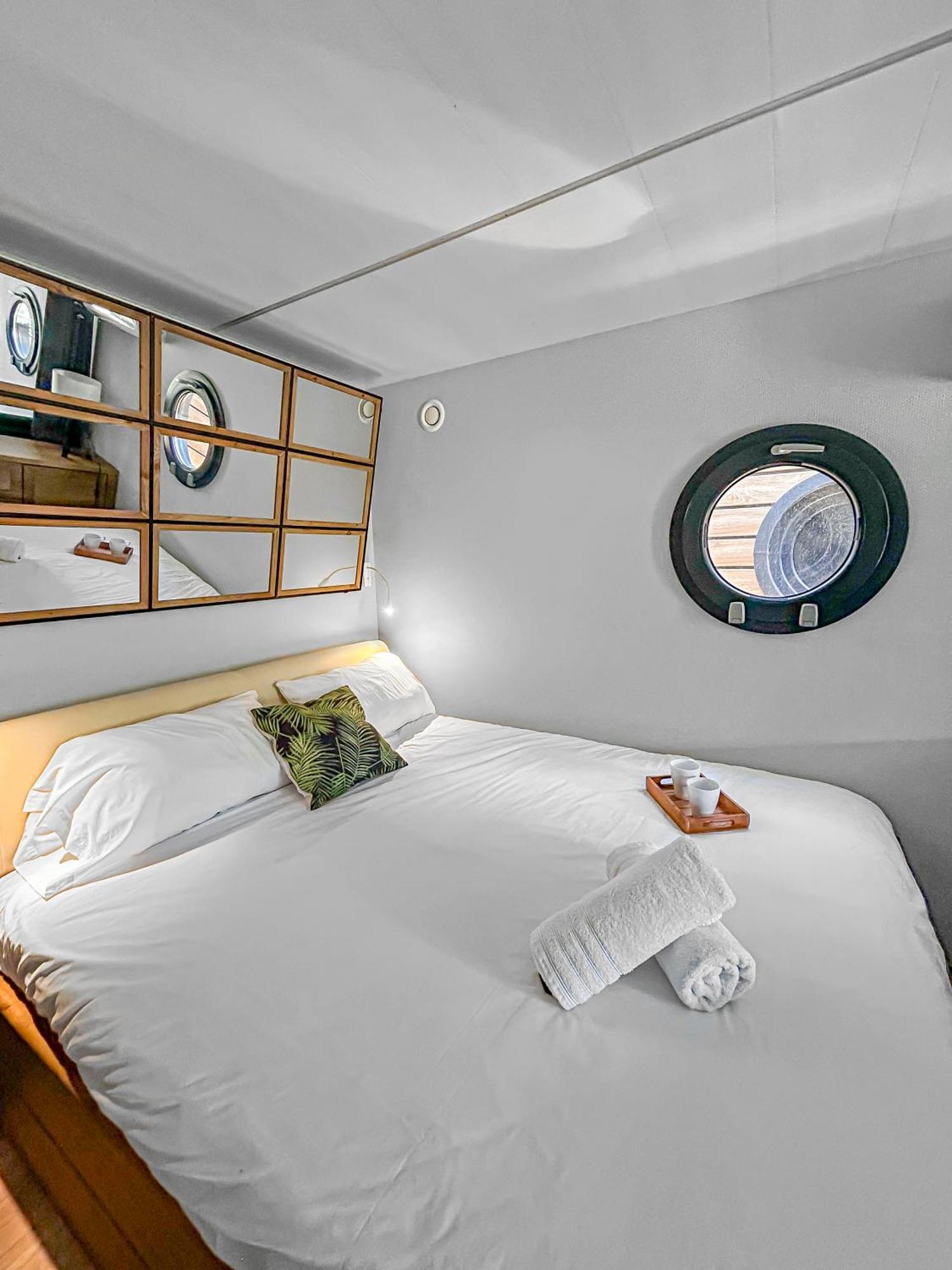 Sejour Unique Sur Un Bateau "Marius" Hotel Vauvert Bagian luar foto